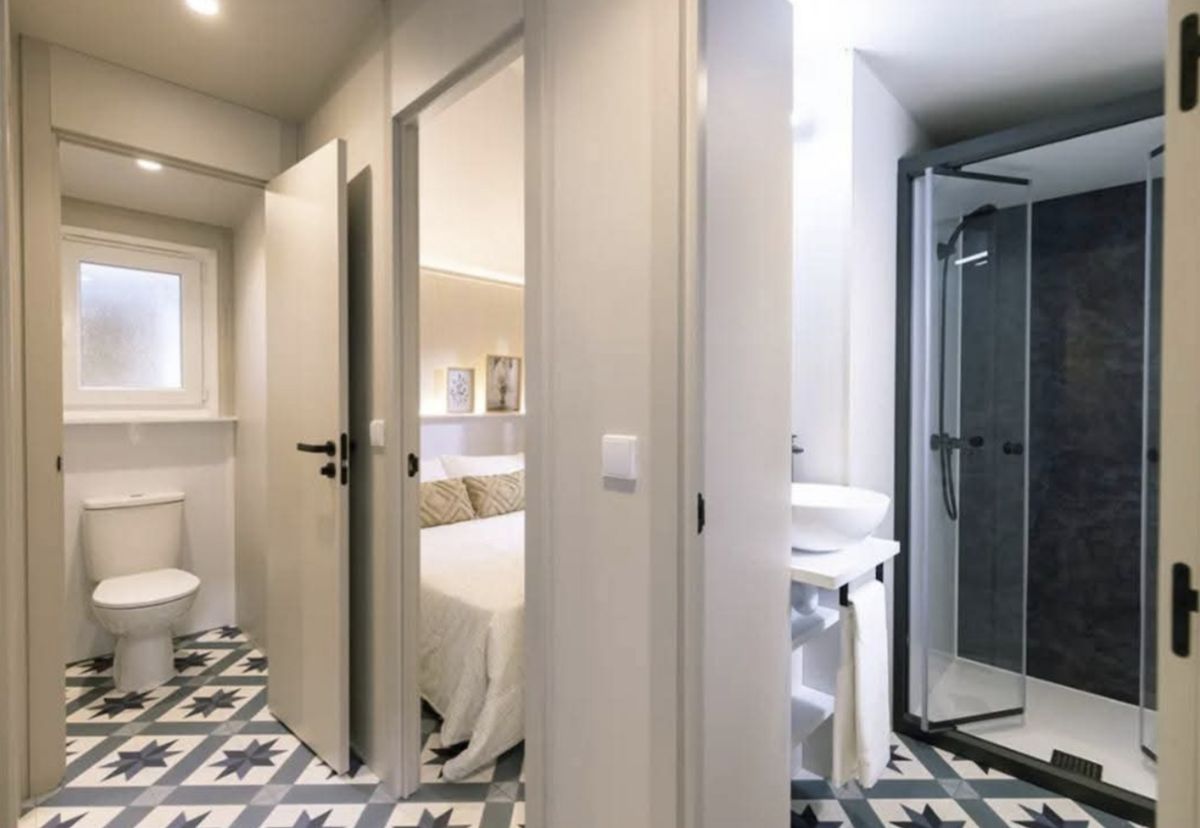 Salle d'eau, WC & chambre